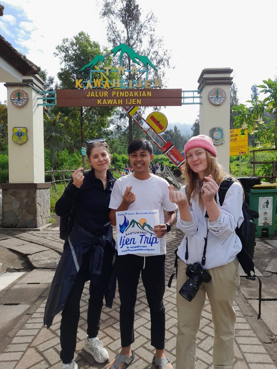 Wisatawan bahagia